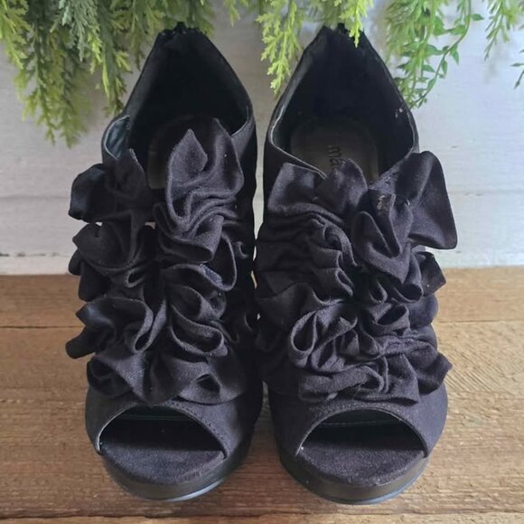 Size 8 Maurices Black Ruffle Peep Toe High Heels - Picture 1 of 5